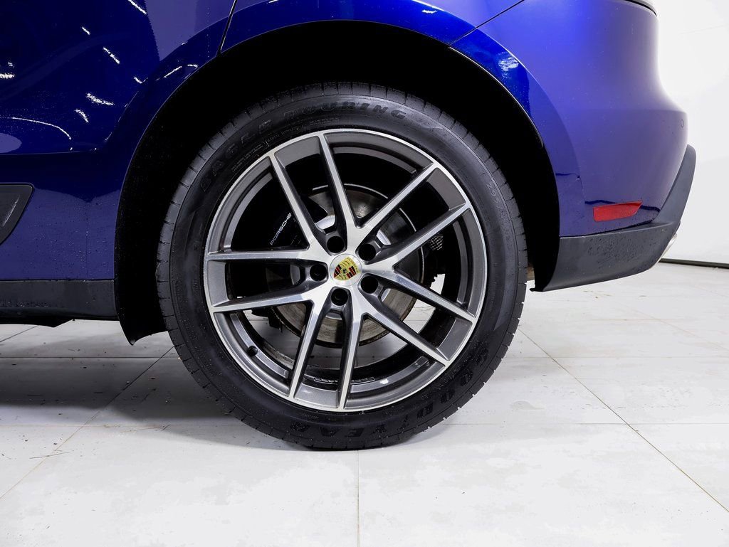 Certified 2023 Porsche Macan image 23