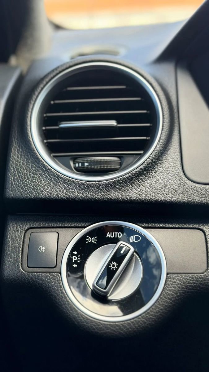 Used 2012 Mercedes-Benz C 250 Sedan image 15