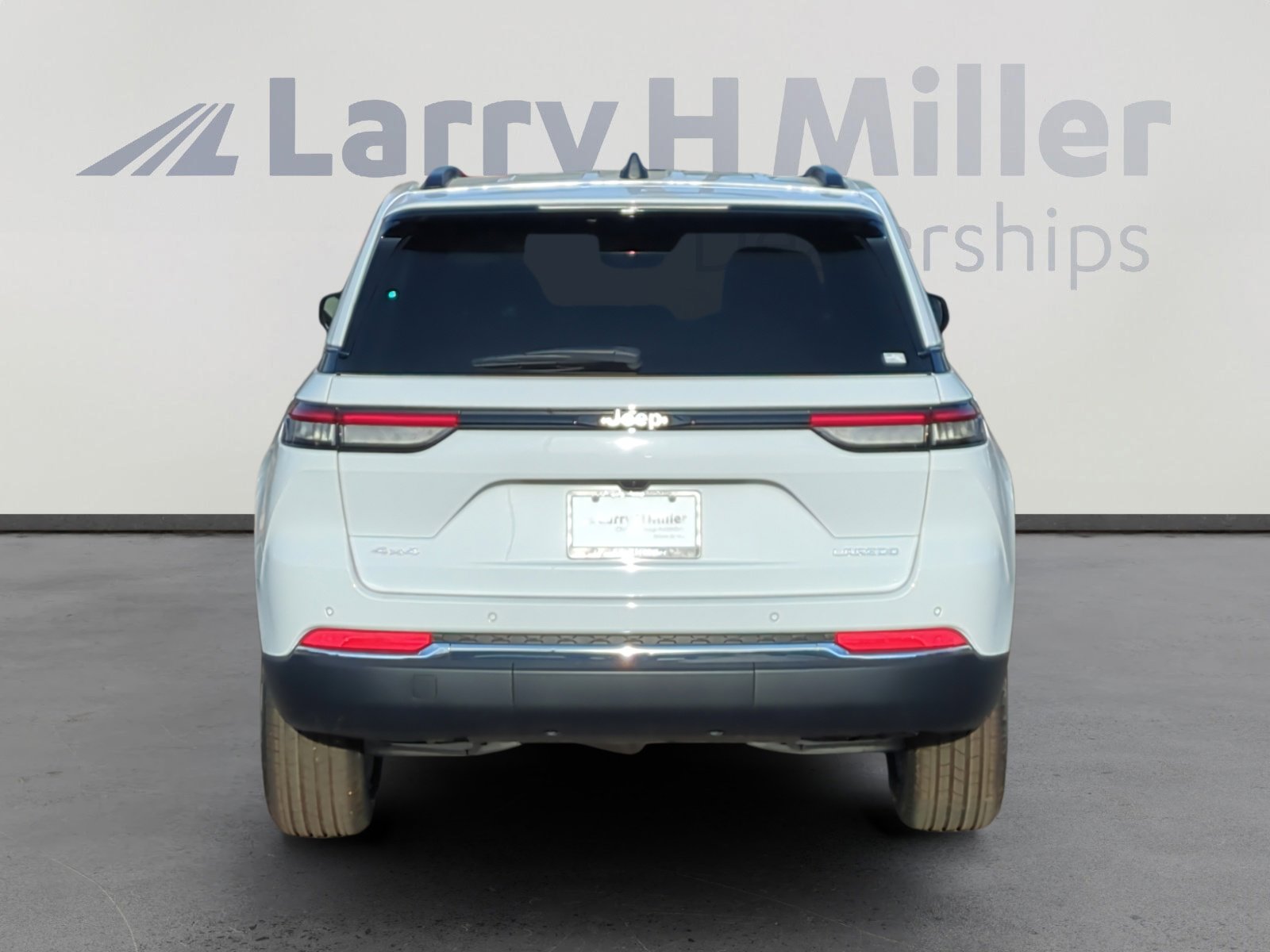 New 2025 Jeep Grand Cherokee Laredo image 4