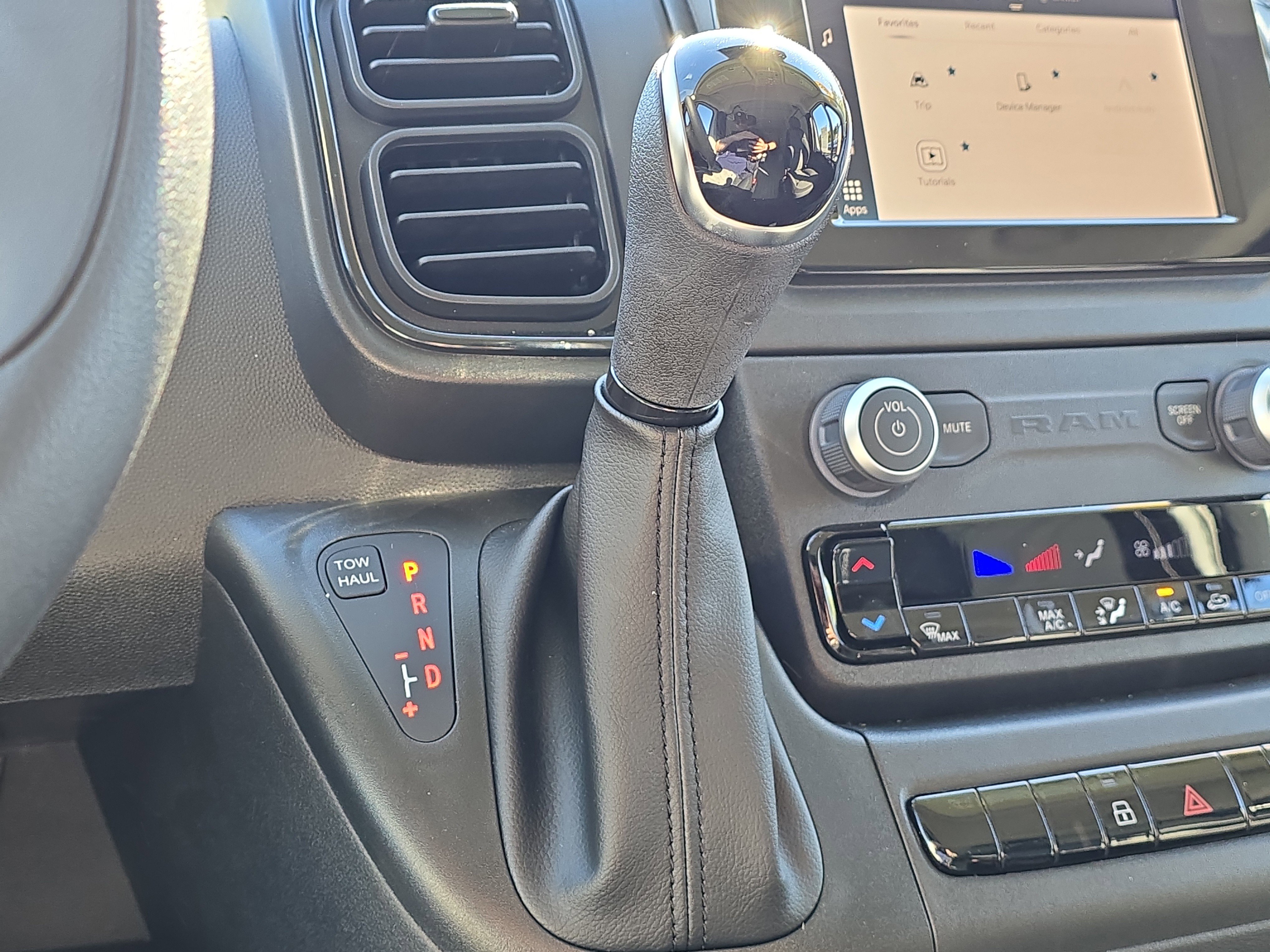 Used 2025 RAM ProMaster 2500 w/ Storage Group image 21