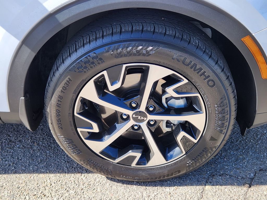 Used 2025 Kia Sportage EX image 15