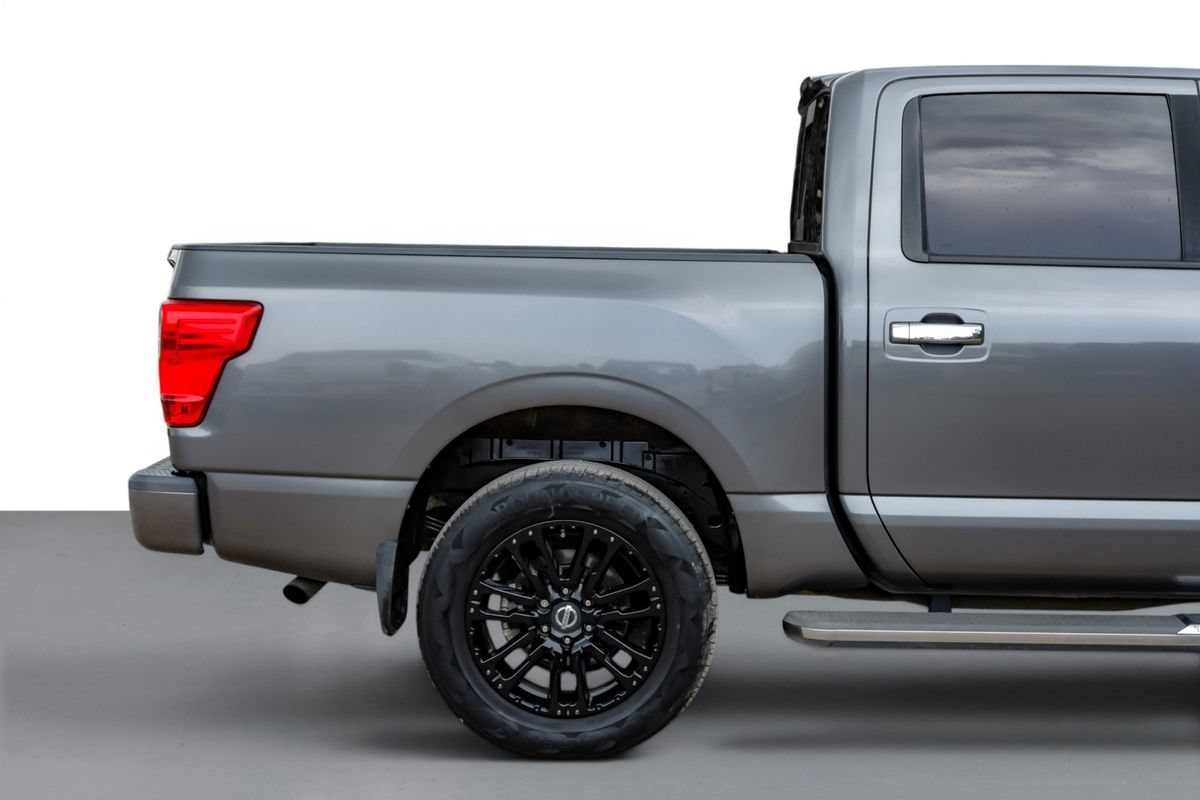 Used 2017 Nissan Titan SL AWD/4WD image 6