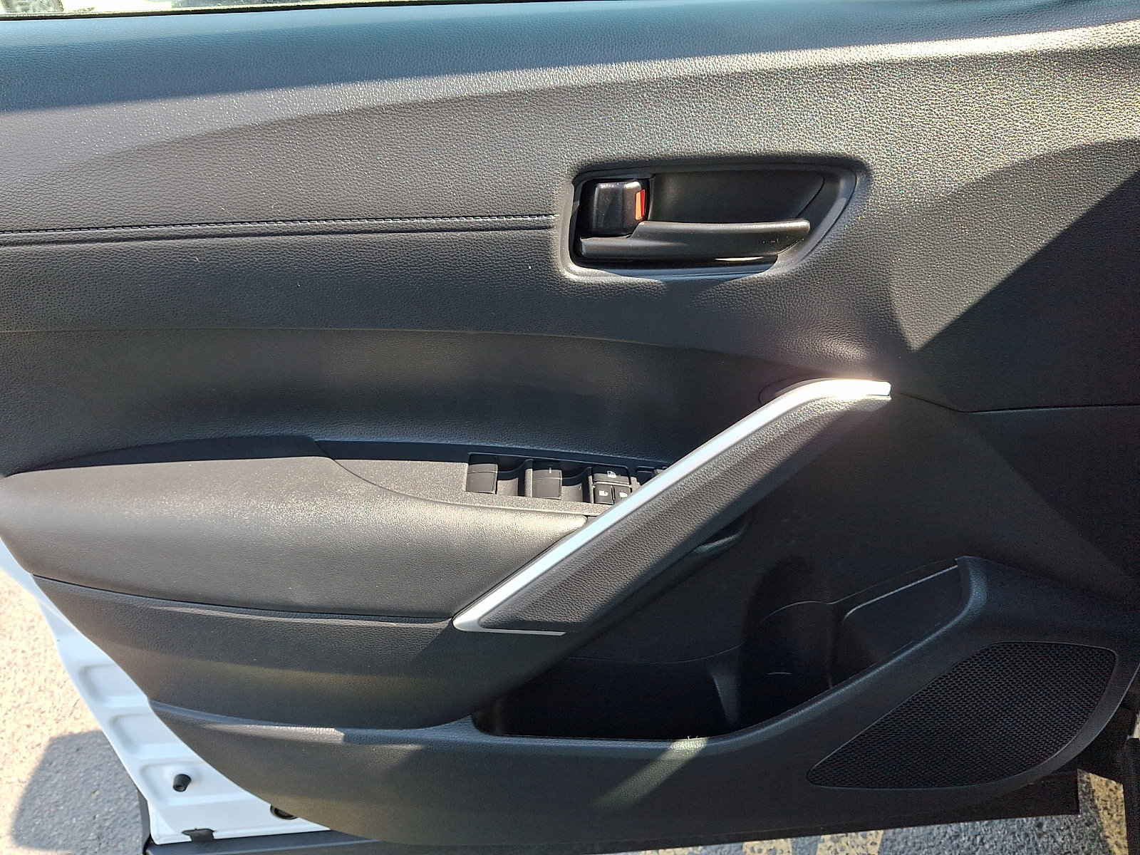 Used 2023 Toyota Corolla Cross LE w/ Moonroof Package image 12