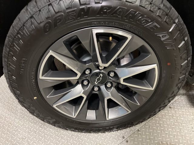 Used 2024 Chevrolet Tahoe Z71 w/ Z71 Off-Road Package AWD/4WD image 21