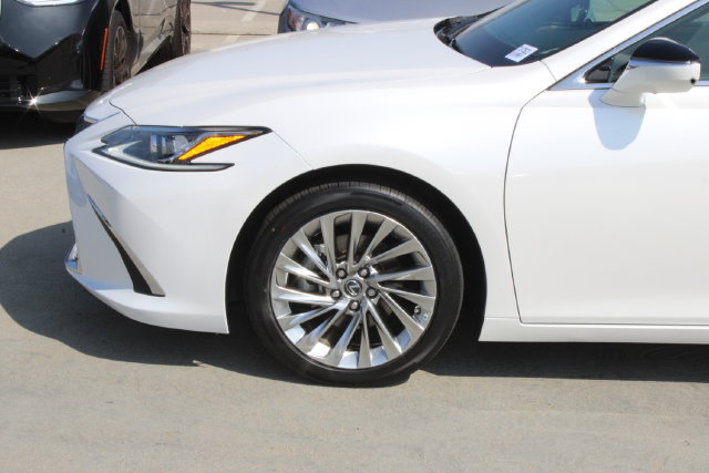 Certified 2023 Lexus ES 350 w/ Accessory Package (Z1) FWD image 4