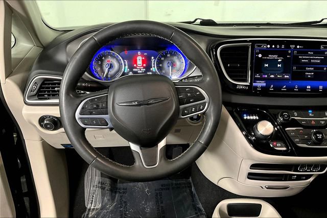 Used 2022 Chrysler Pacifica Touring-L image 5