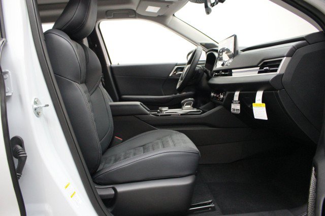 New 2026 Mitsubishi Outlander SE FWD image 17