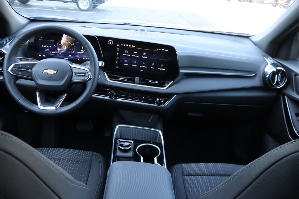 Used 2026 Chevrolet Equinox LT w/ Safety and Technology Package FWD image 18