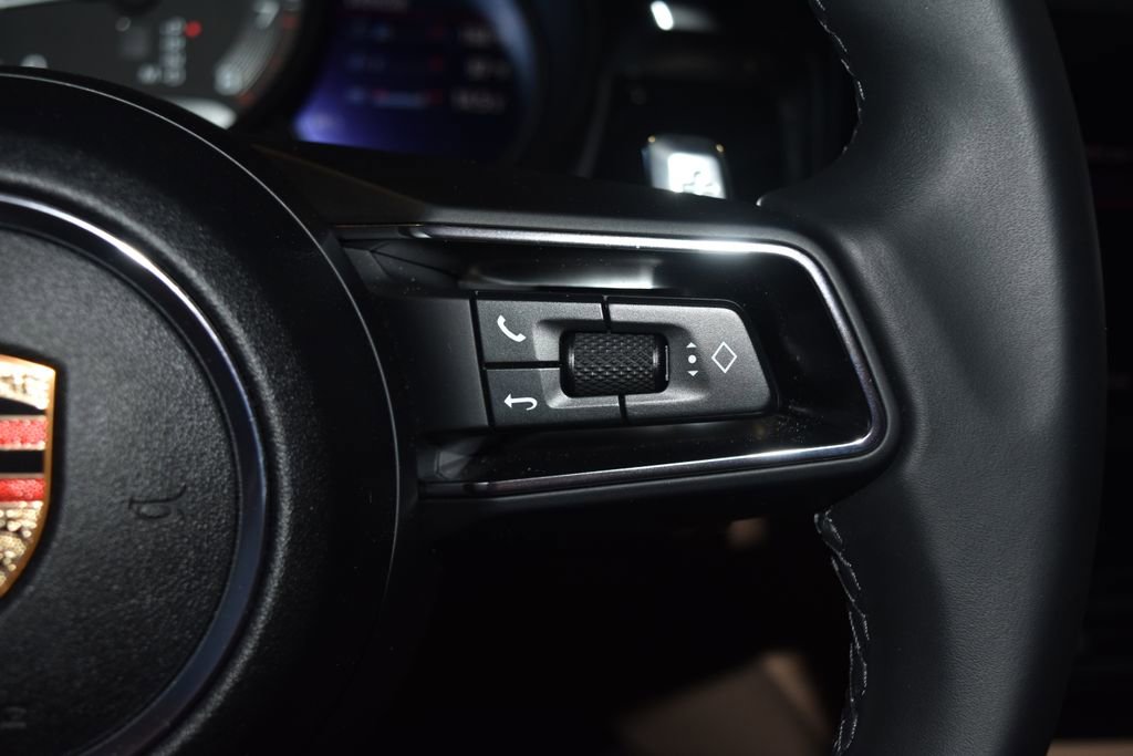 Certified 2025 Porsche Macan image 11