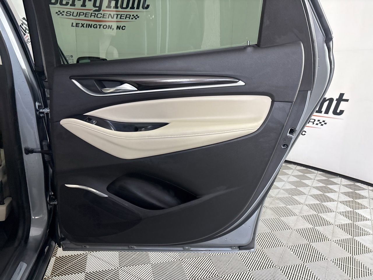 Used 2023 Buick Enclave Premium w/ Experience Buick Package image 27