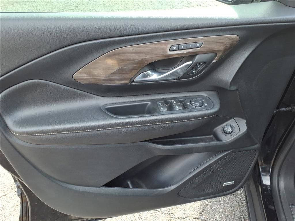 Used 2022 GMC Terrain Denali image 21