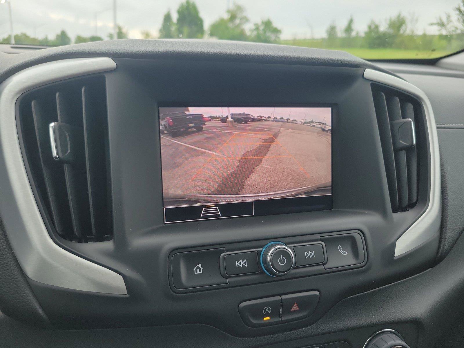 Used 2024 GMC Terrain SLE w/ Driver Convenience Package FWD image 31