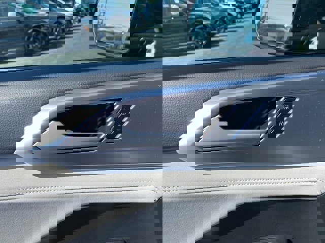 New 2025 Volkswagen Taos SE image 23