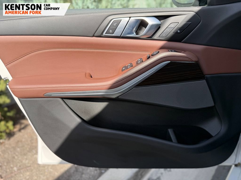 Used 2025 BMW X5 xDrive40i w/ M Sport Package image 23