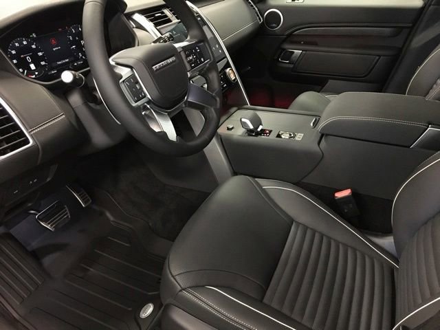 New 2023 Land Rover Discovery HSE R-Dynamic image 11