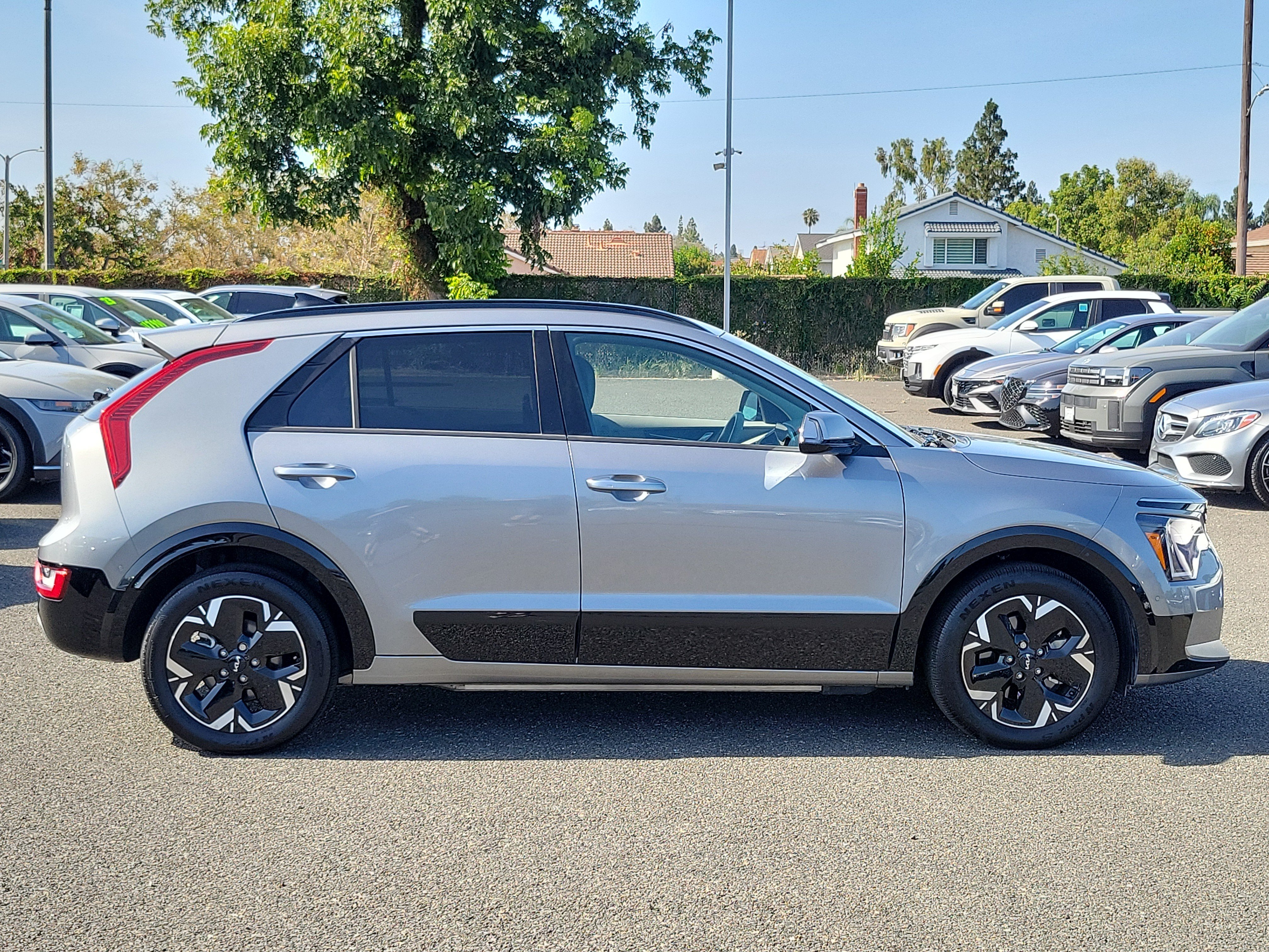 Used 2023 Kia Niro Wave FWD image 5