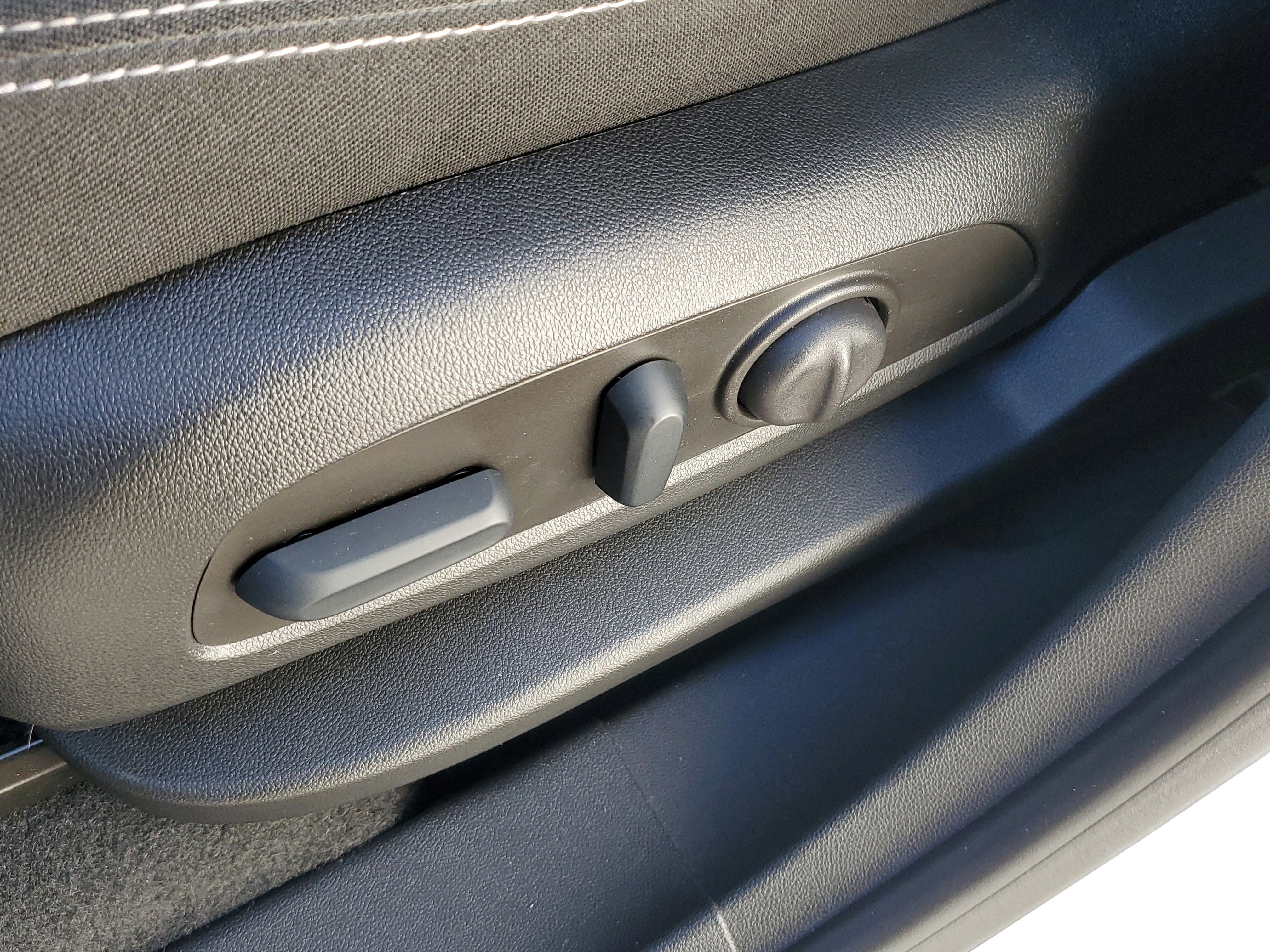 Used 2023 GMC Terrain SLE w/ Driver Convenience Package image 20