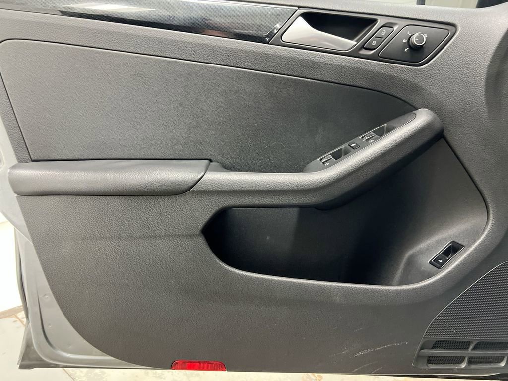 Used 2017 Volkswagen Jetta SEL image 21