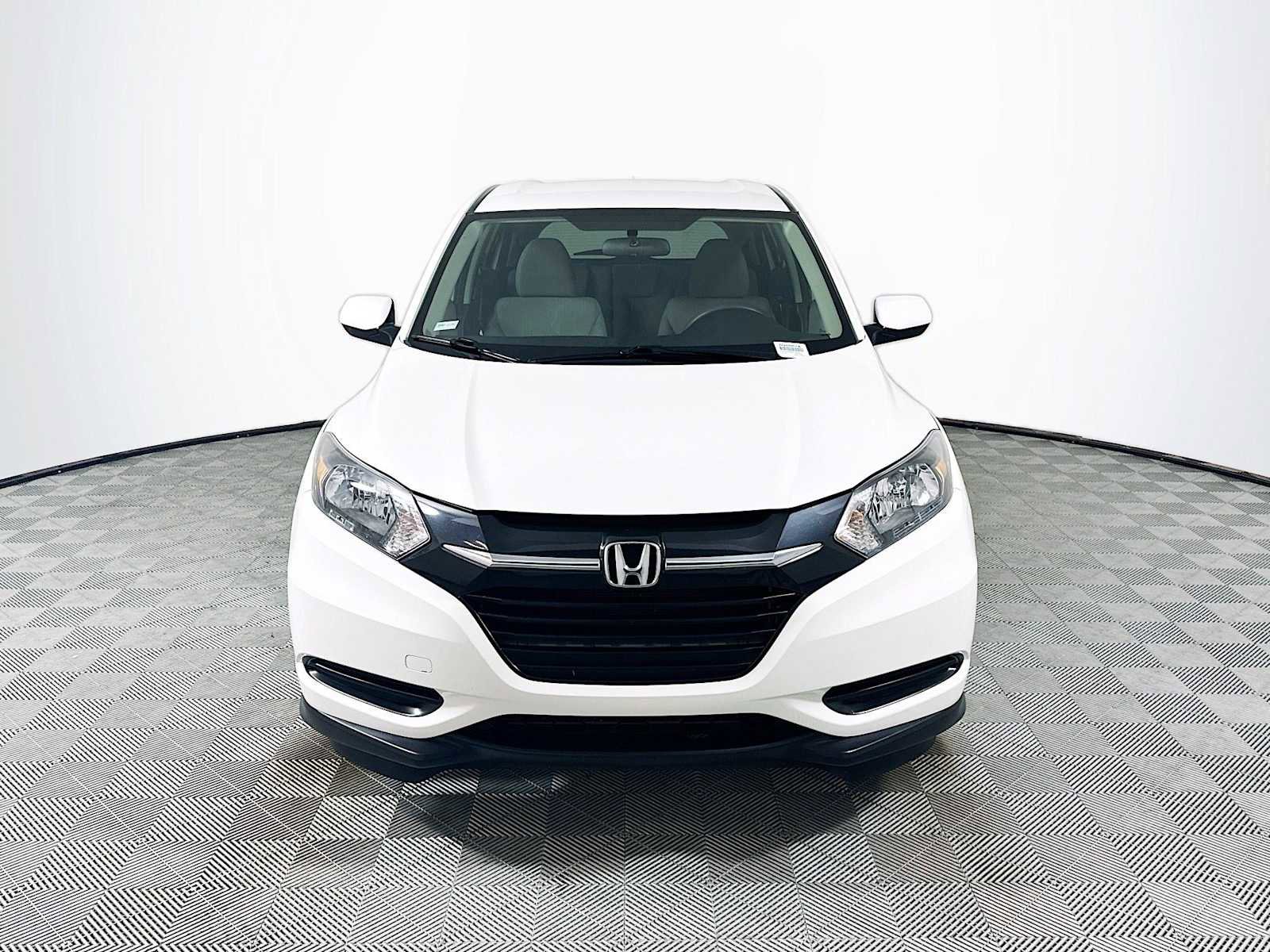 Used 2017 Honda HR-V LX image 2