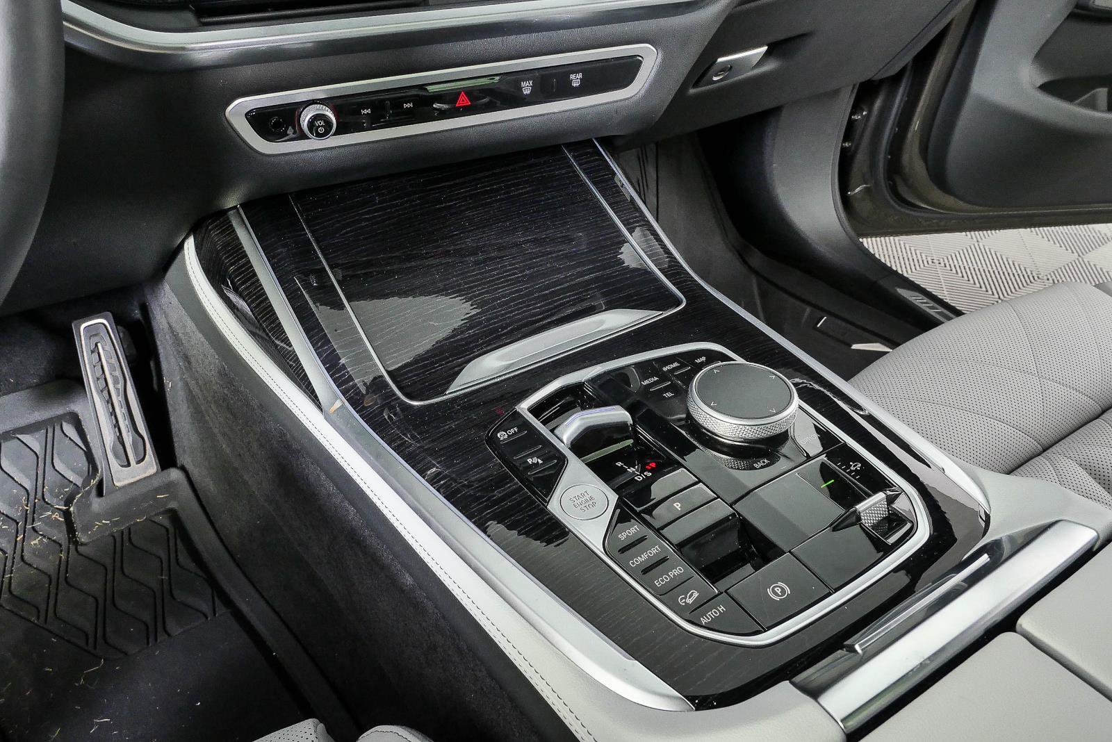 Used 2025 BMW X7 xDrive40i w/ M Sport Package AWD/4WD image 18