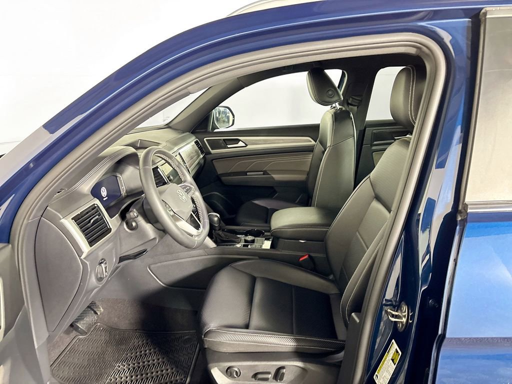 Certified 2022 Volkswagen Atlas Cross Sport SE AWD/4WD image 11