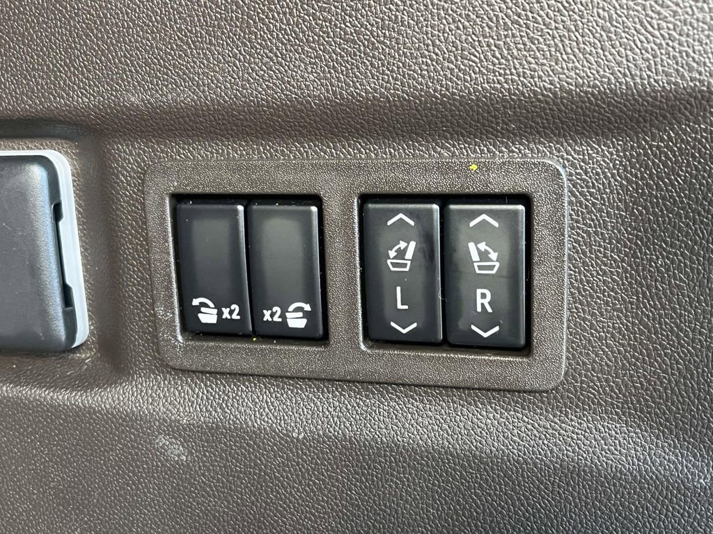 Used 2022 Chevrolet Tahoe LT w/ Luxury Package image 11