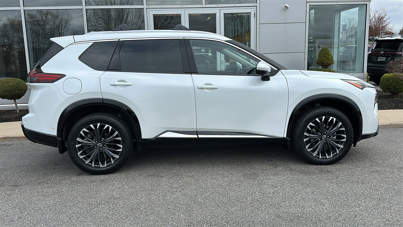 Certified 2024 Nissan Rogue Platinum w/ Platinum Premium Package image 27