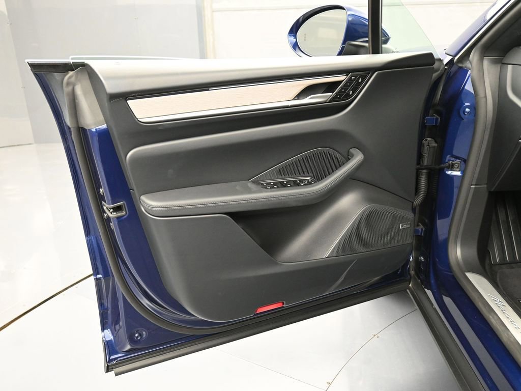 Certified 2024 Porsche Macan 4 Electric image 15