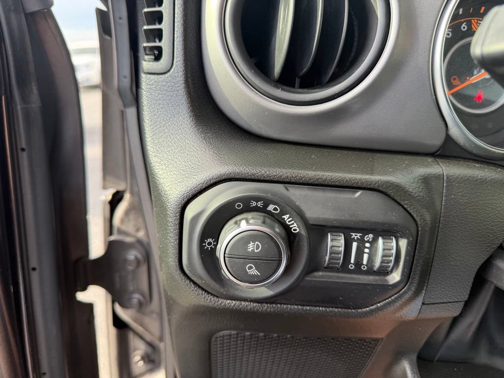 Used 2022 Jeep Gladiator Sport AWD/4WD image 18