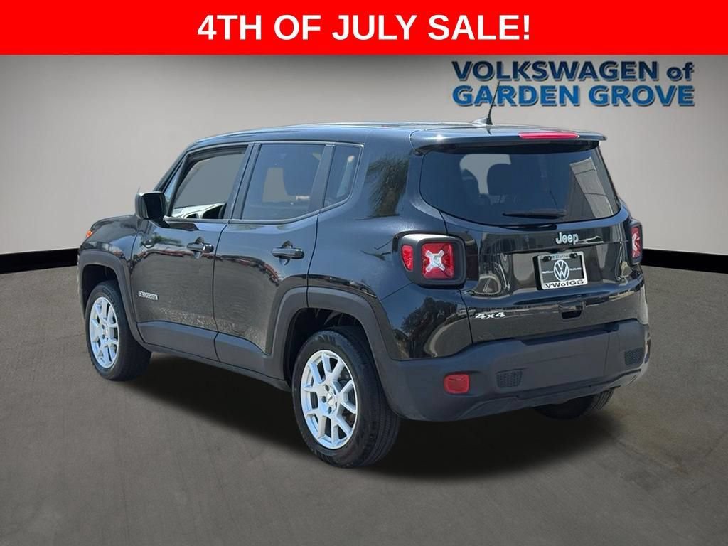 Used 2023 Jeep Renegade Latitude AWD/4WD image 5