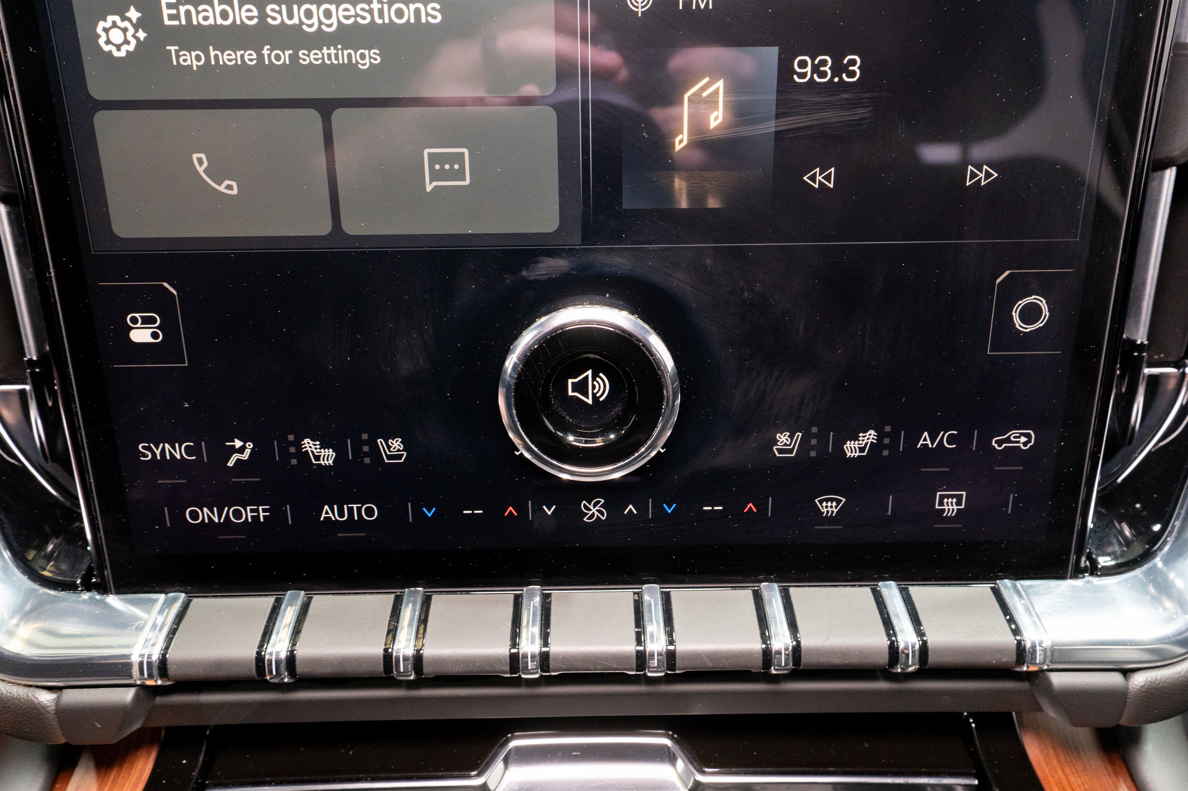 Used 2025 GMC Yukon XL Denali RWD image 21