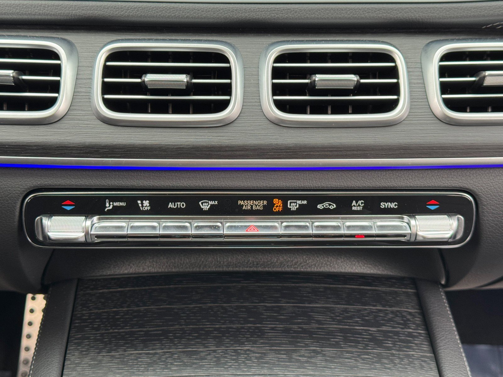Used 2024 Mercedes-Benz GLS 450 4MATIC image 37