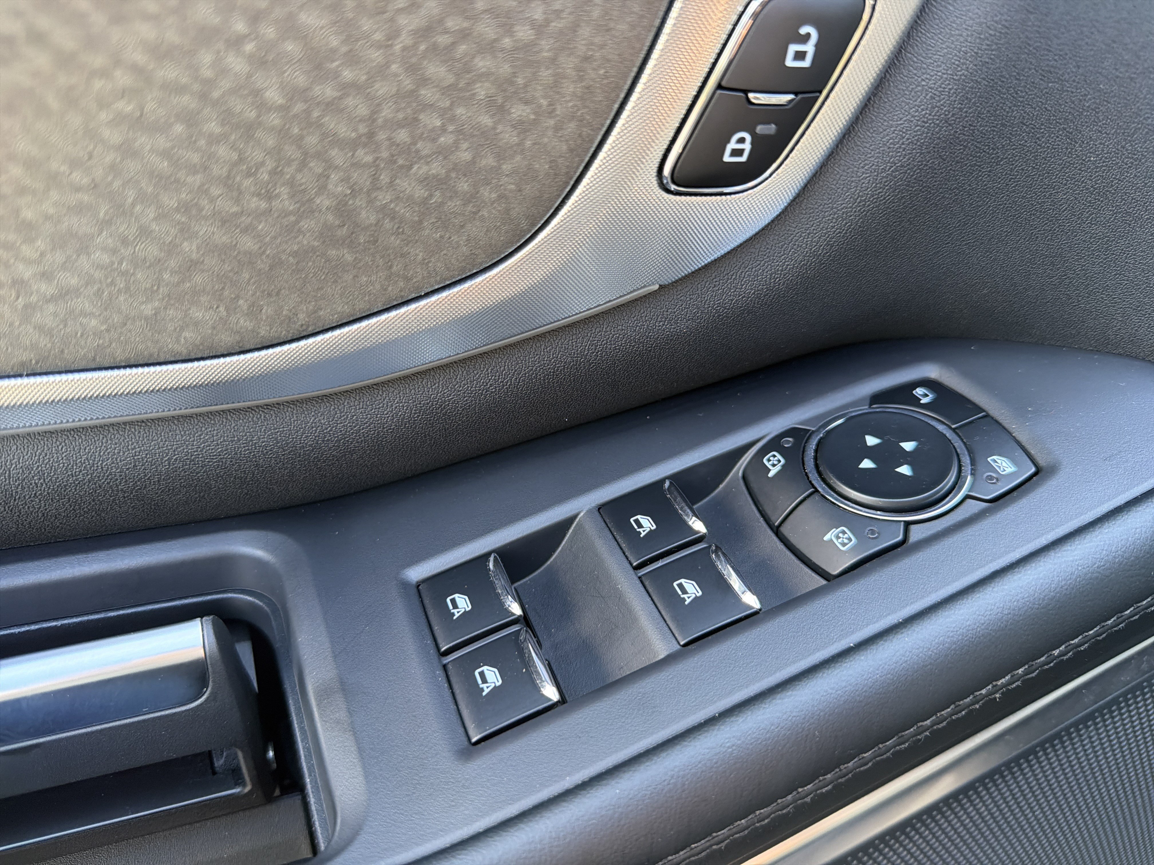 Used 2025 Ford Expedition Tremor AWD/4WD image 32