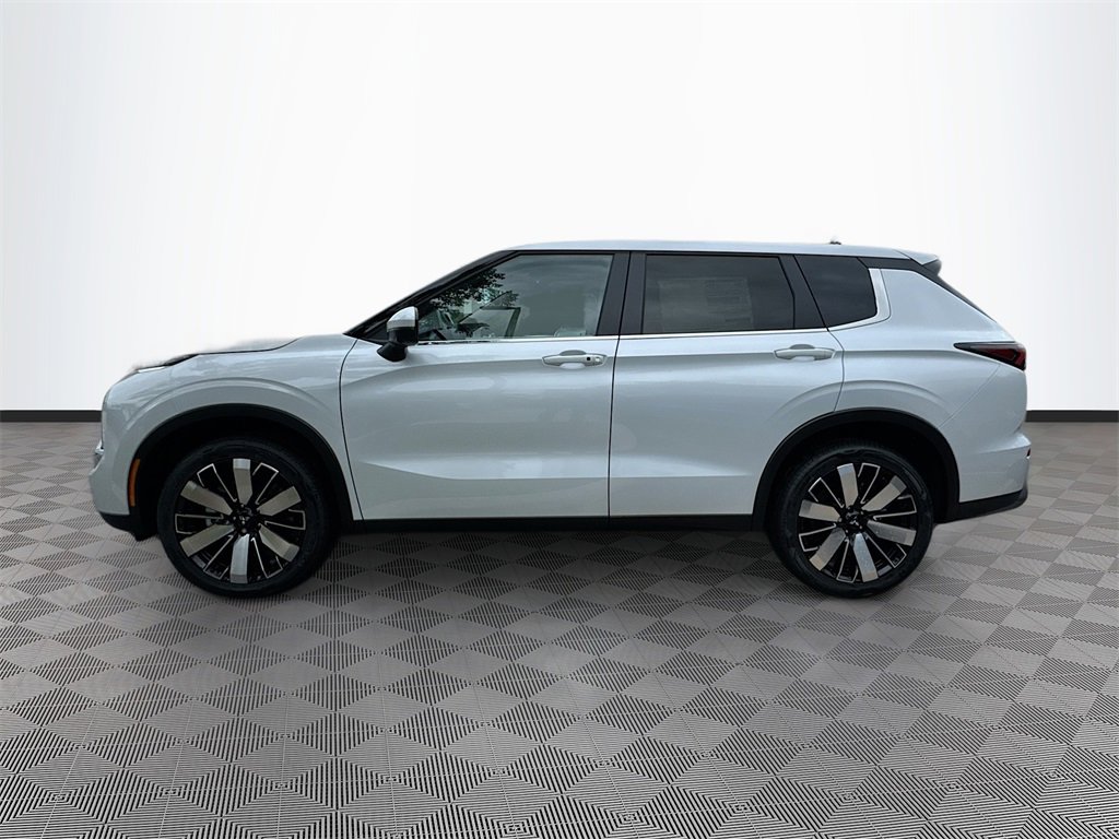 New 2025 Mitsubishi Outlander SE image 8