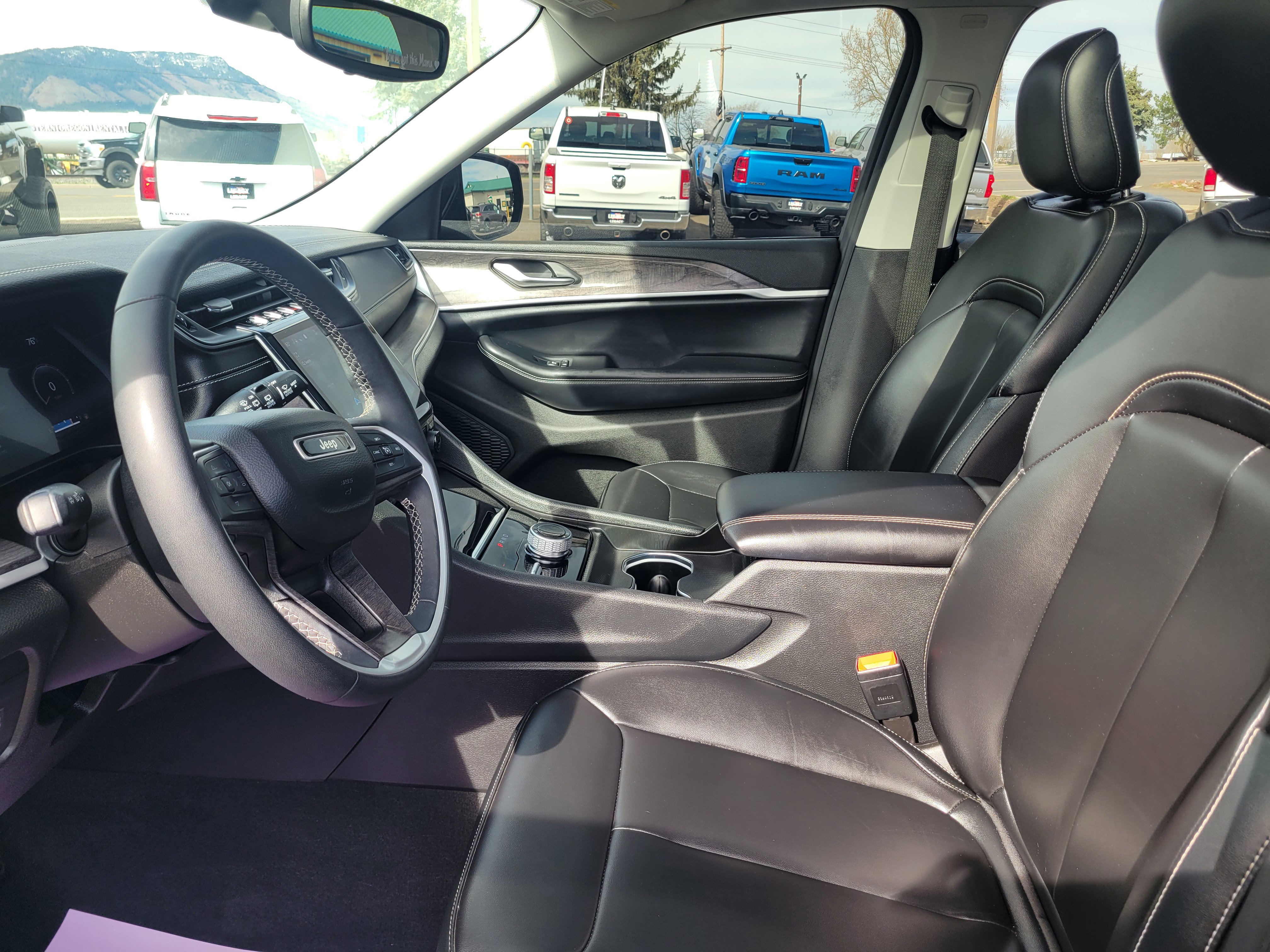 Used 2024 Jeep Grand Cherokee L Limited image 7