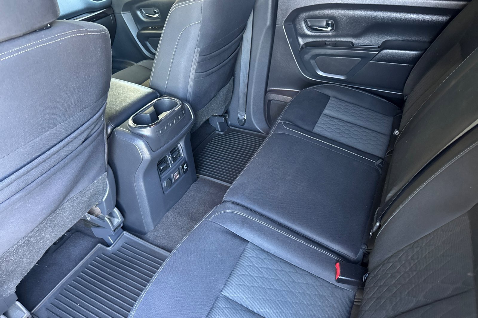 Used 2019 Nissan Titan SV w/ SV Convenience Package image 11