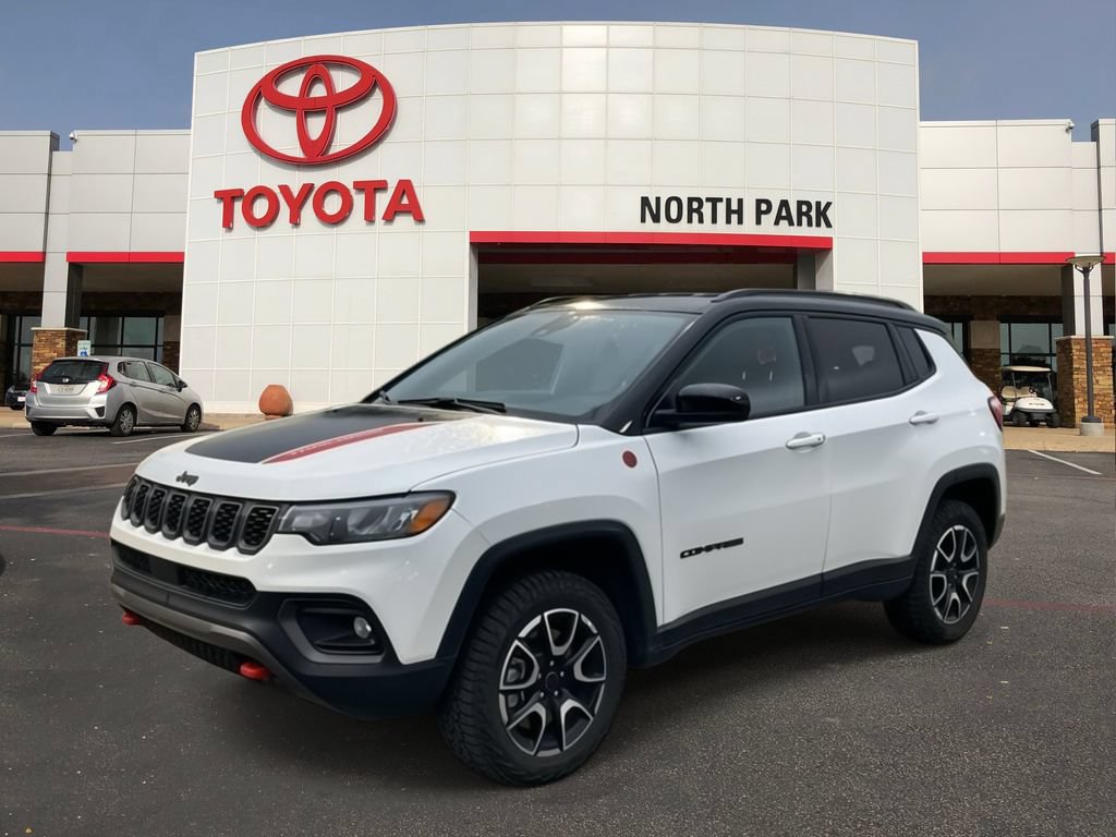 Used 2025 Jeep Compass Trailhawk AWD/4WD image 1