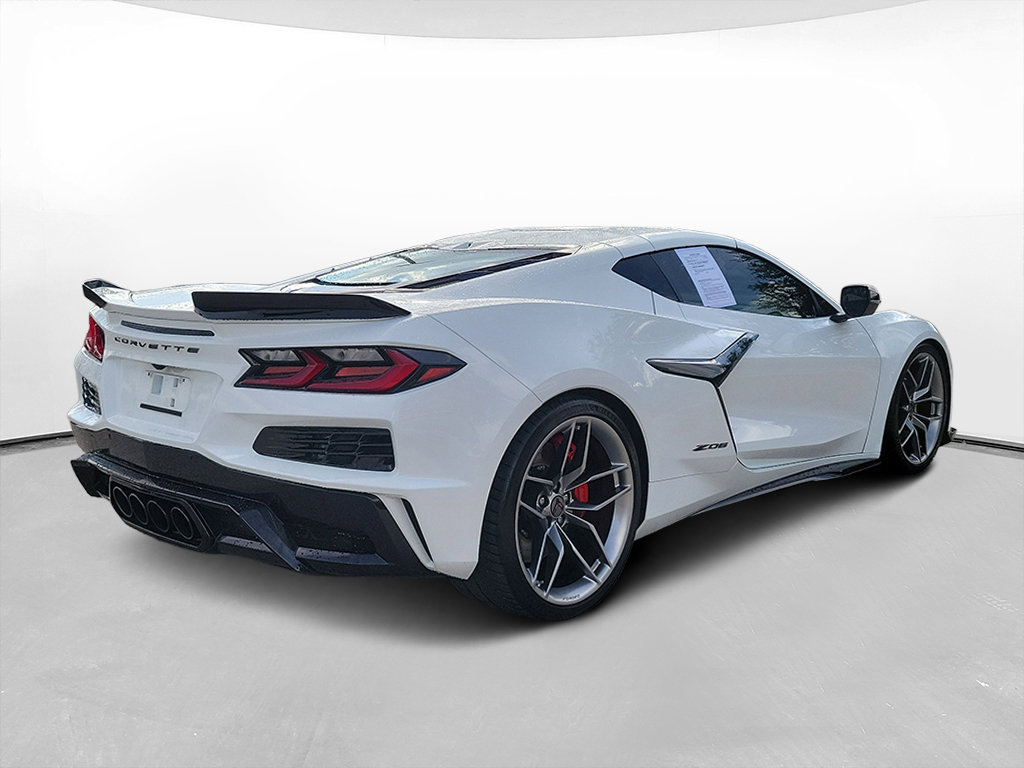 Used 2025 Chevrolet Corvette Z06 RWD image 4