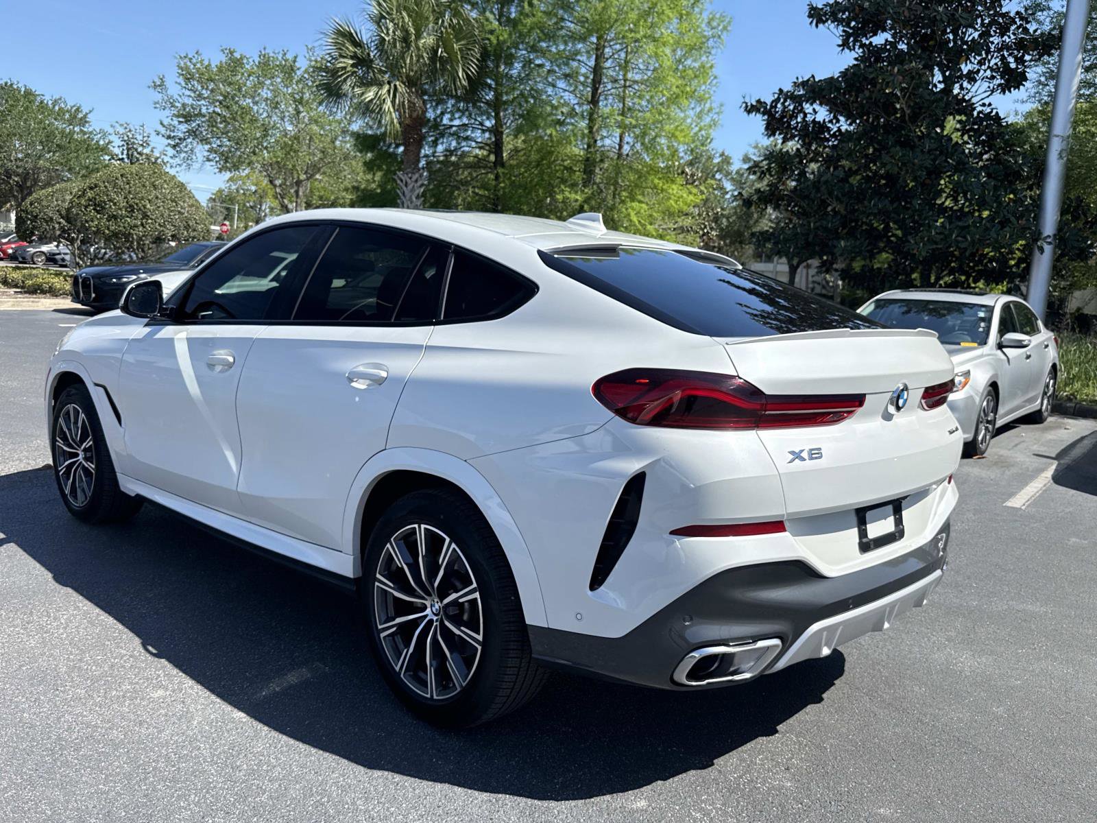 Used 2023 BMW X6 xDrive40i w/ M Sport Package AWD/4WD image 5