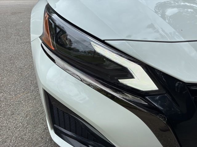 Used 2023 Nissan Altima 2.5 SR w/ SR Premium Package image 9