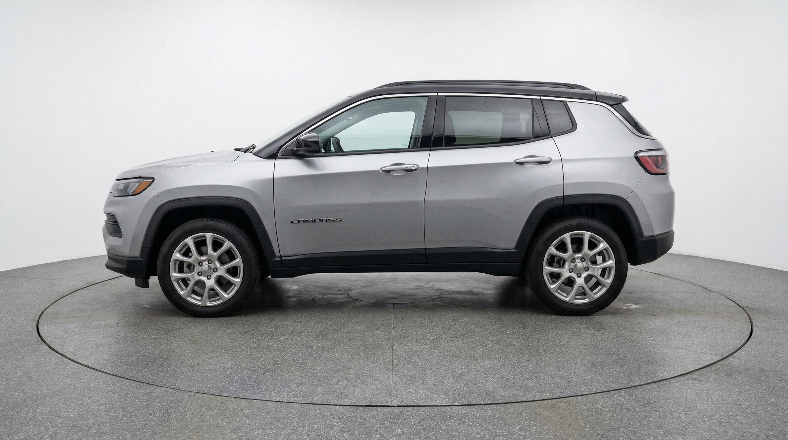 Used 2025 Jeep Compass Limited image 5