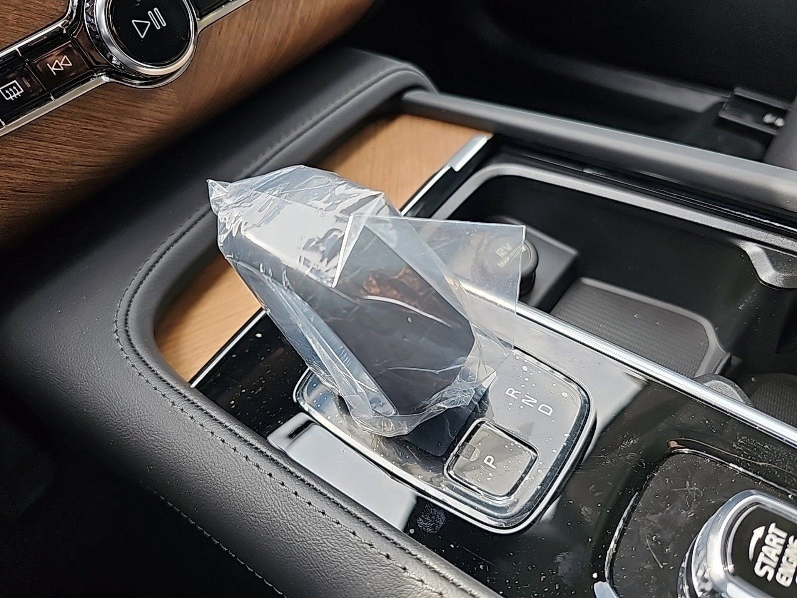 New 2024 Volvo XC90 T8 Plus w/ Protection Package Premier image 19