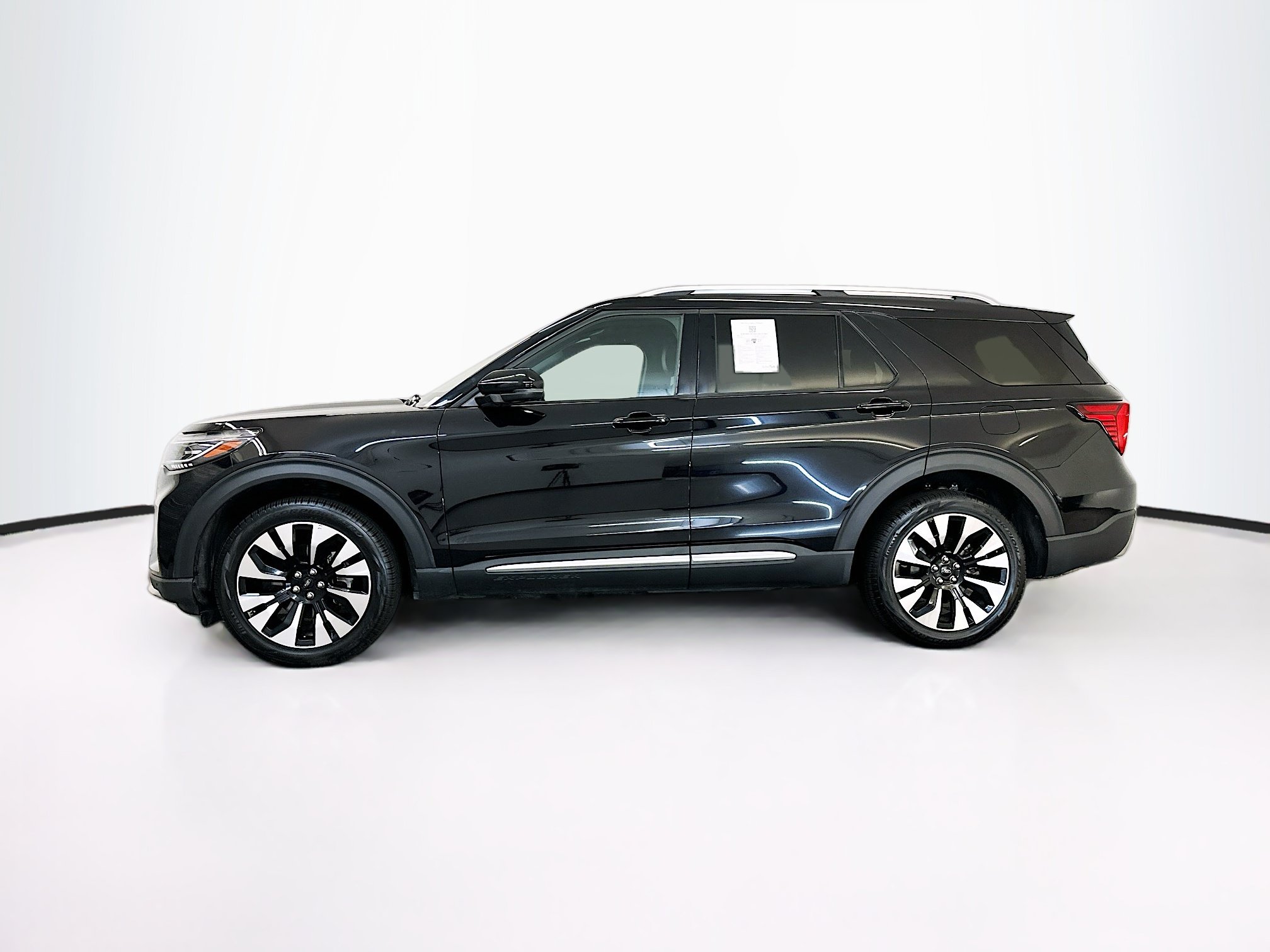Used 2025 Ford Explorer Platinum w/ LUX Leather Package image 4