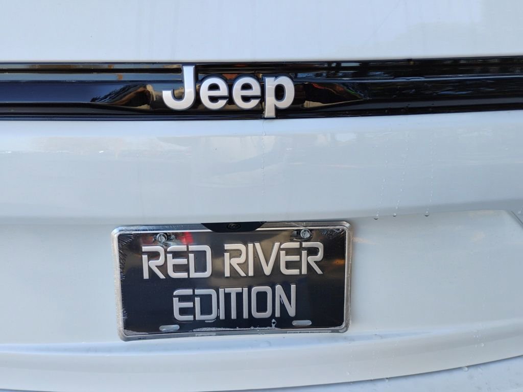 New 2025 Jeep Grand Cherokee Laredo w/ Trailer Tow Package image 12