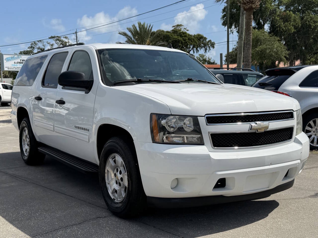 Used 2009 Chevrolet Suburban LS RWD image 2