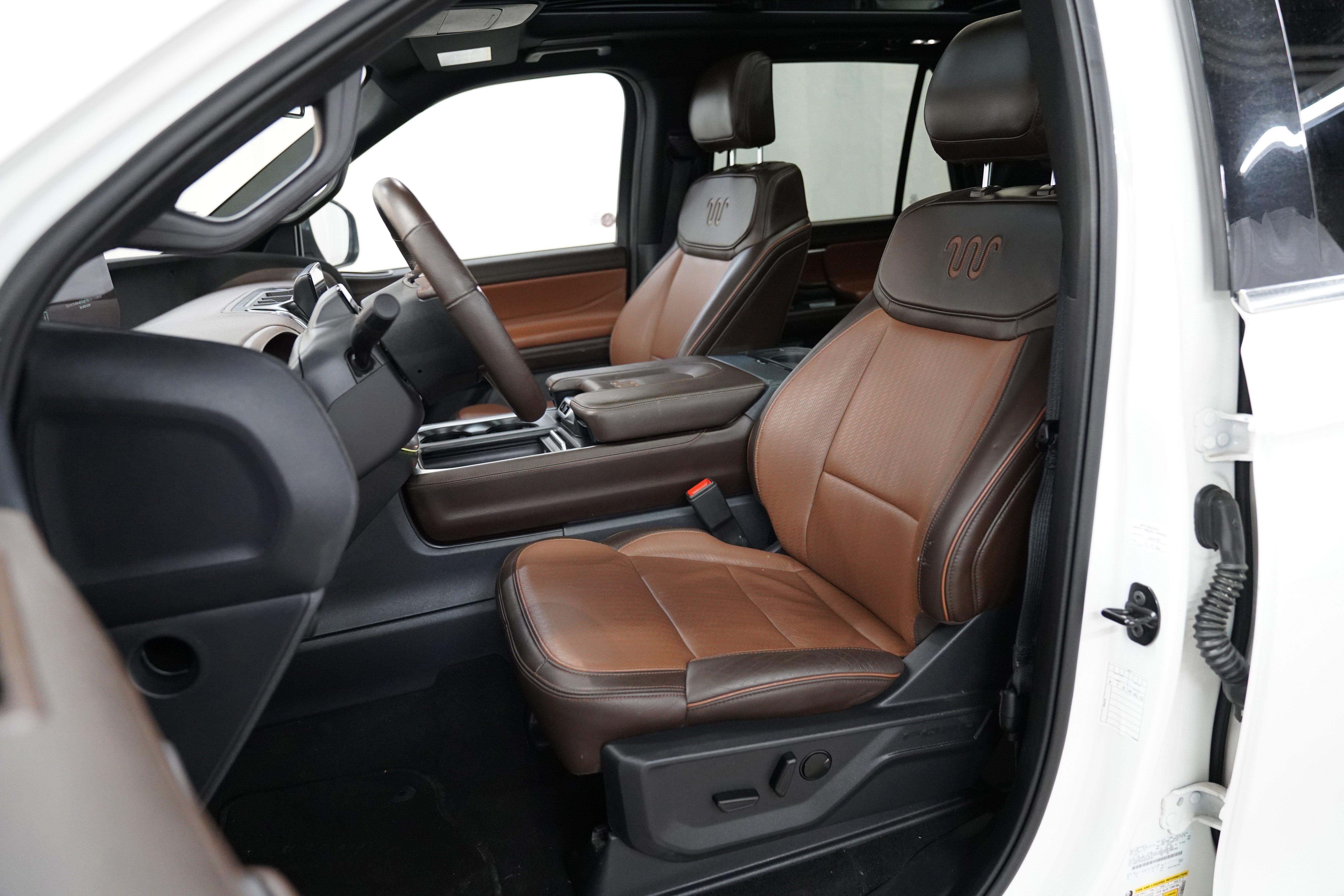 Used 2025 Ford Expedition King Ranch AWD/4WD image 4