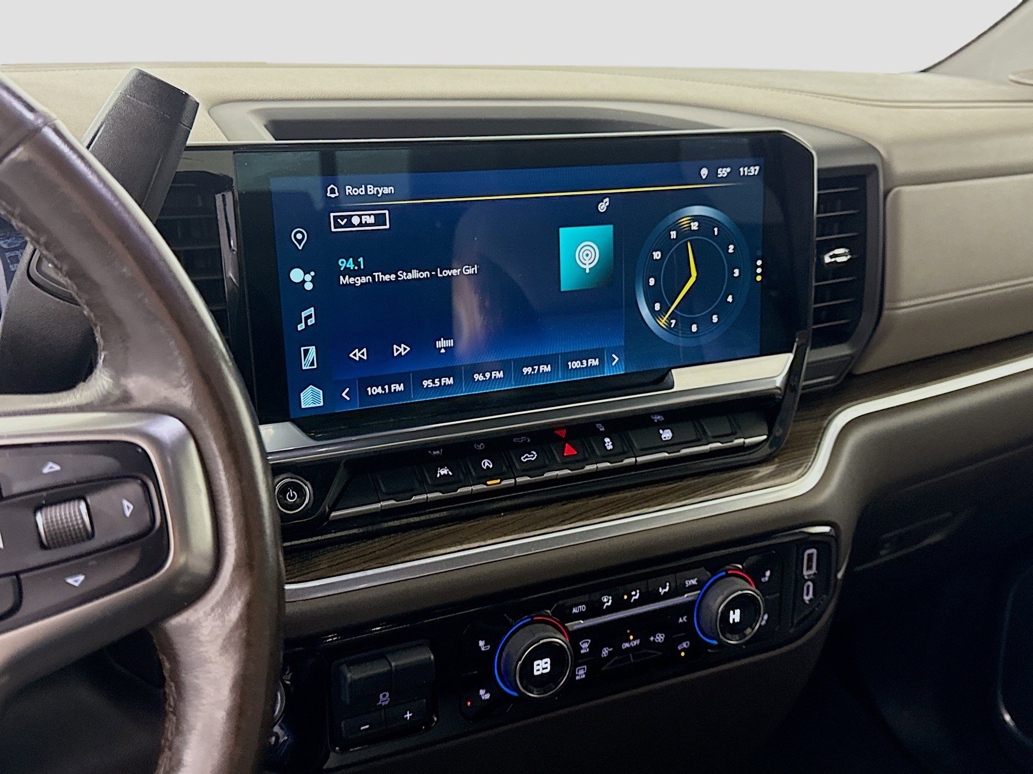 Used 2022 Chevrolet Silverado 1500 LT w/ Convenience Package II image 18