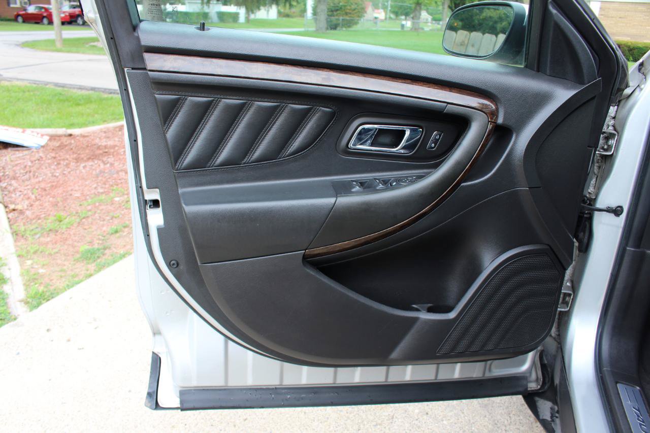 Used 2019 Ford Taurus Limited FWD image 12