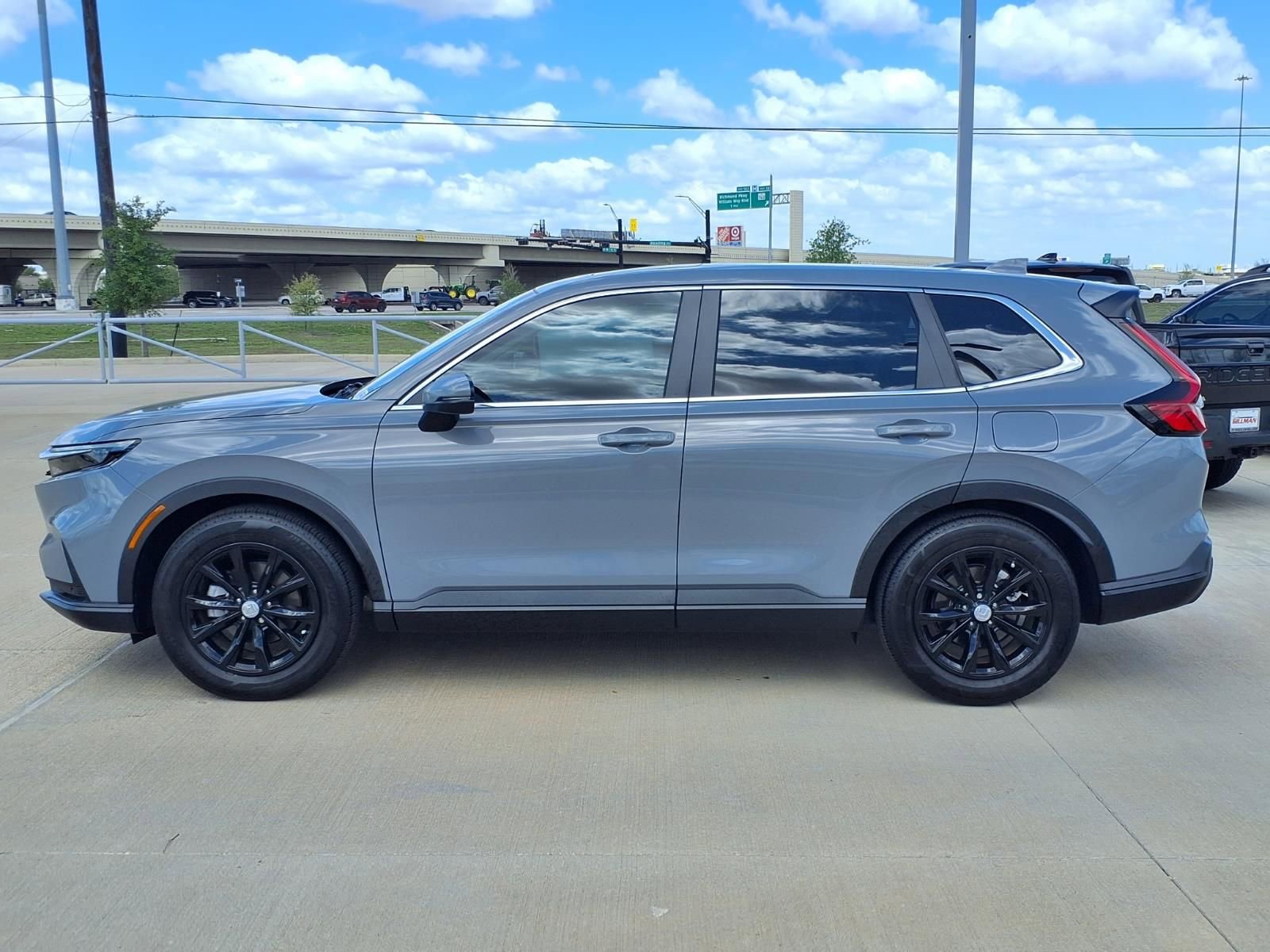 Used 2025 Honda CR-V EX-L image 3