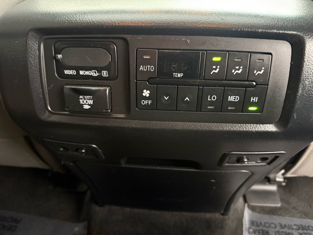 Used 2012 Toyota Sequoia Platinum image 32